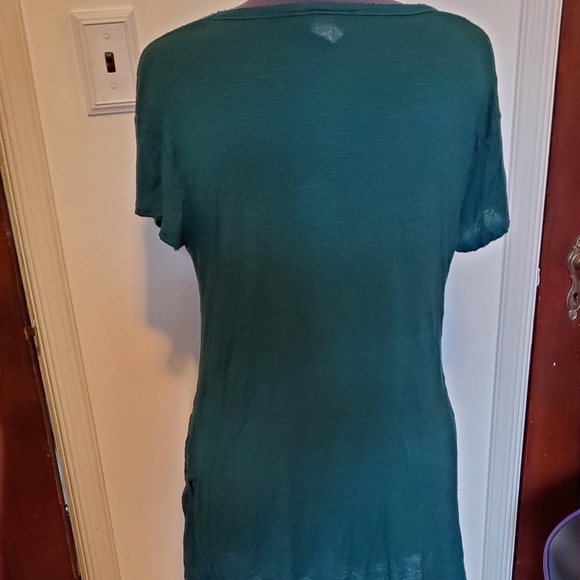 No Boundaries Asymmetrical T-Shirt - Picture 3 of 5